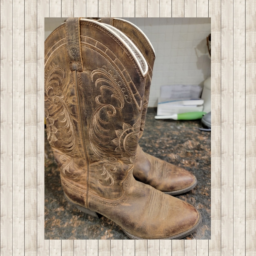 Ariat Magnolia Sunflower Cowboy Western Boots Distressed sz 6.5 women's